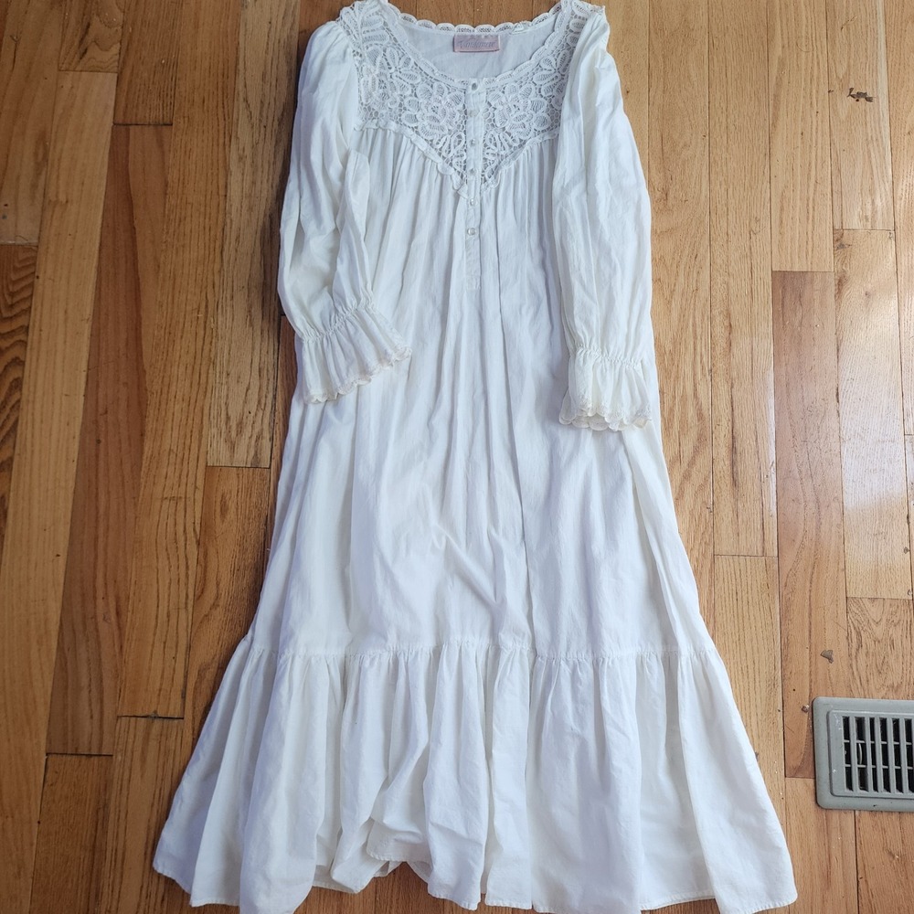 Vintage Vandemere Nightgown Size Medium Made in USA Lace White Long Sleeve